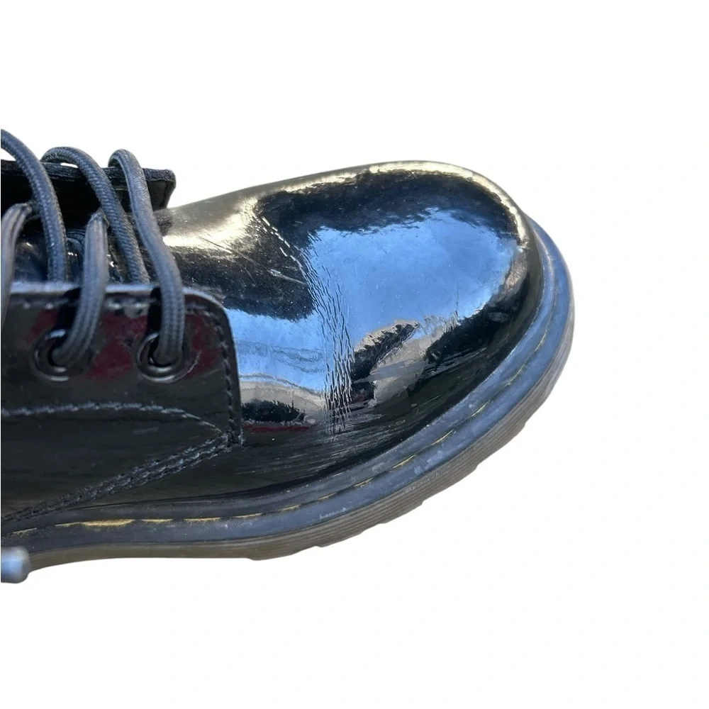 Dr. Marten’s TODDLER 1460 RAINBOW PATENT LEATHER LACE UP BOOTS - Size 2 - Black